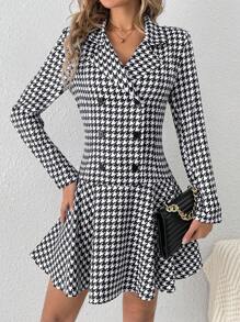SHEIN Frenchy 經典鵝掌紋圖案落肩領連身裙,雙排扣件 - 黑與白 - 查看 1