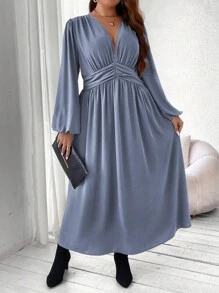 SHEIN Franclia 大尺寸純色深v領長袖連身裙 - 霧霾藍 - 查看 1