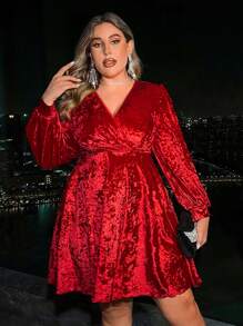 SHEIN Franclia 大尺碼天鵝絨 V 領長袖連身裙 - 紅色 - 查看 2