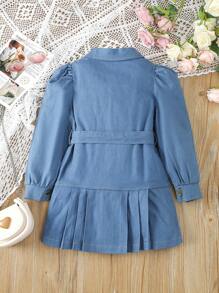 年輕女孩休閒前扣洋裝，褶邊下擺和腰帶 - 藍色 - 查看 2