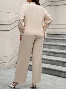 SHEIN Unity 大码优雅纯色不对称下摆上衣和裤子套装 - 杏色 - 查看 2