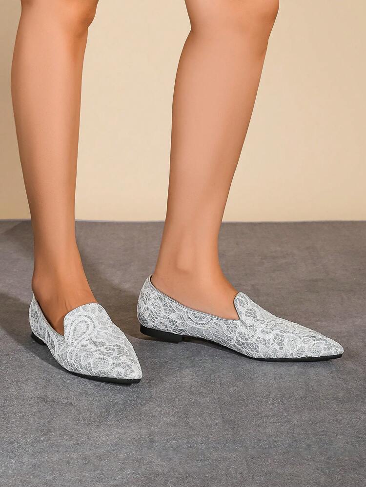 Fashionable Pointed Toe Flat Lace Women's Shoes