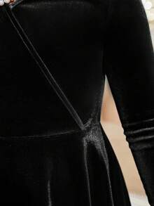 SHEIN Girls' Fashionable Party V-neck Solid Color Velvet Long Sleeve Dress - Black - View 3