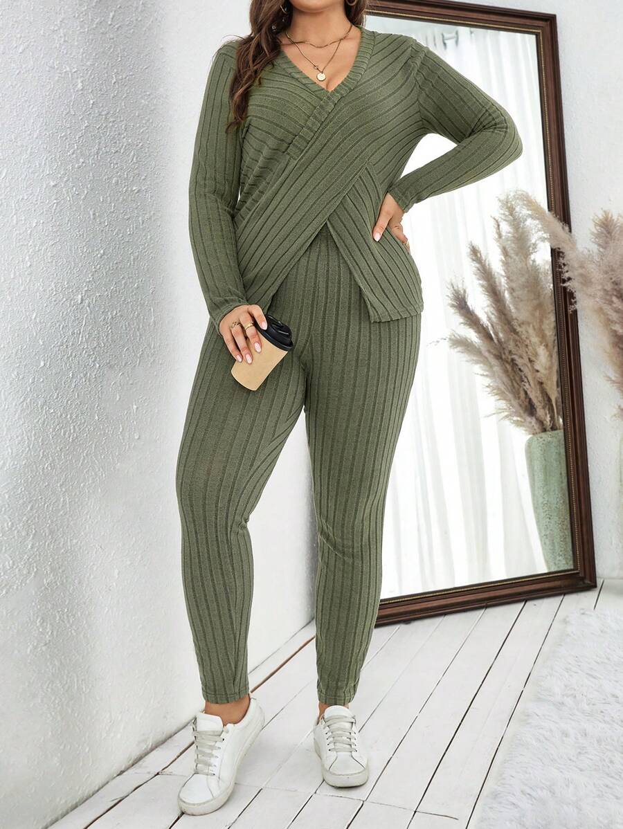 SHEIN Frenchy 大尺碼 Cross Wrap 長袖 T 恤和緊身褲套裝 - 綠色 - 查看 1