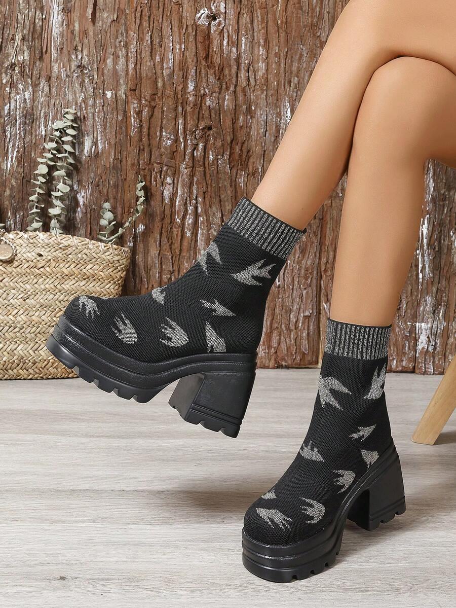 女士時尚舒適方頭黑色刺繡中筒靴，配有透氣粗跟