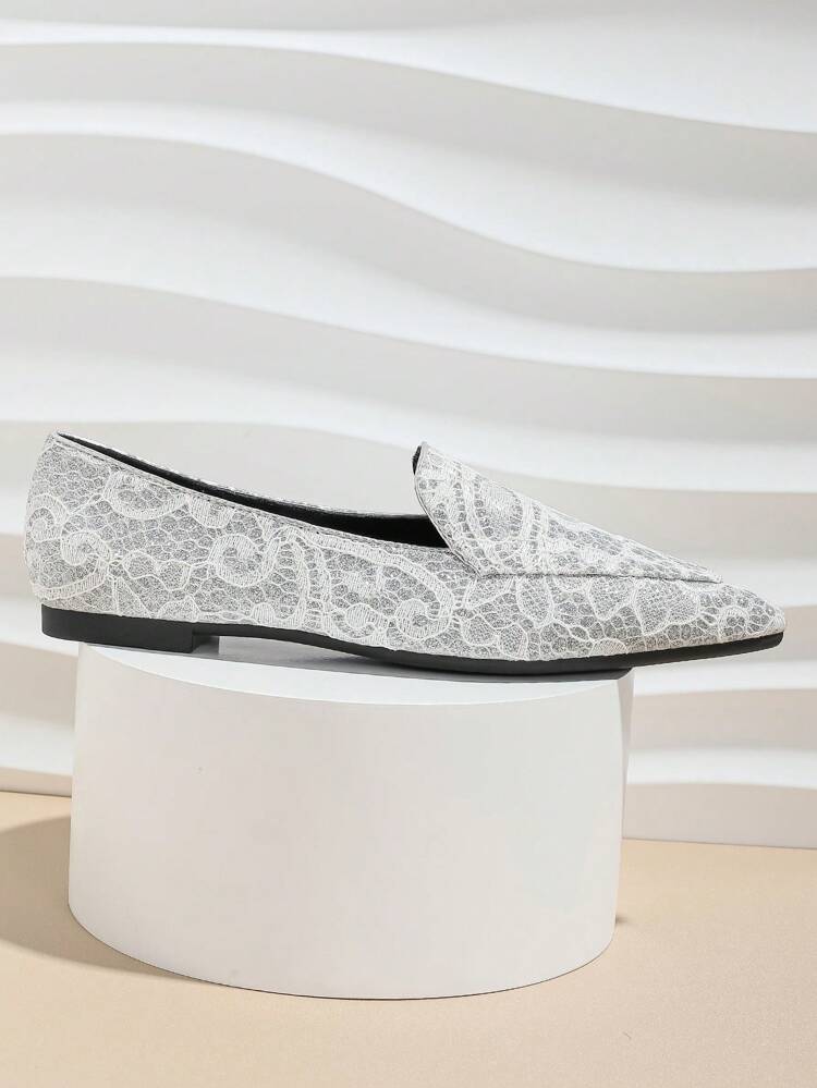 Fashionable Pointed Toe Flat Lace Women's Shoes