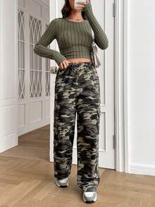SHEIN EZwear Chất rắn Áo phông Crop & Camo In Quần ống loe - Nhiều màu - Xem 3