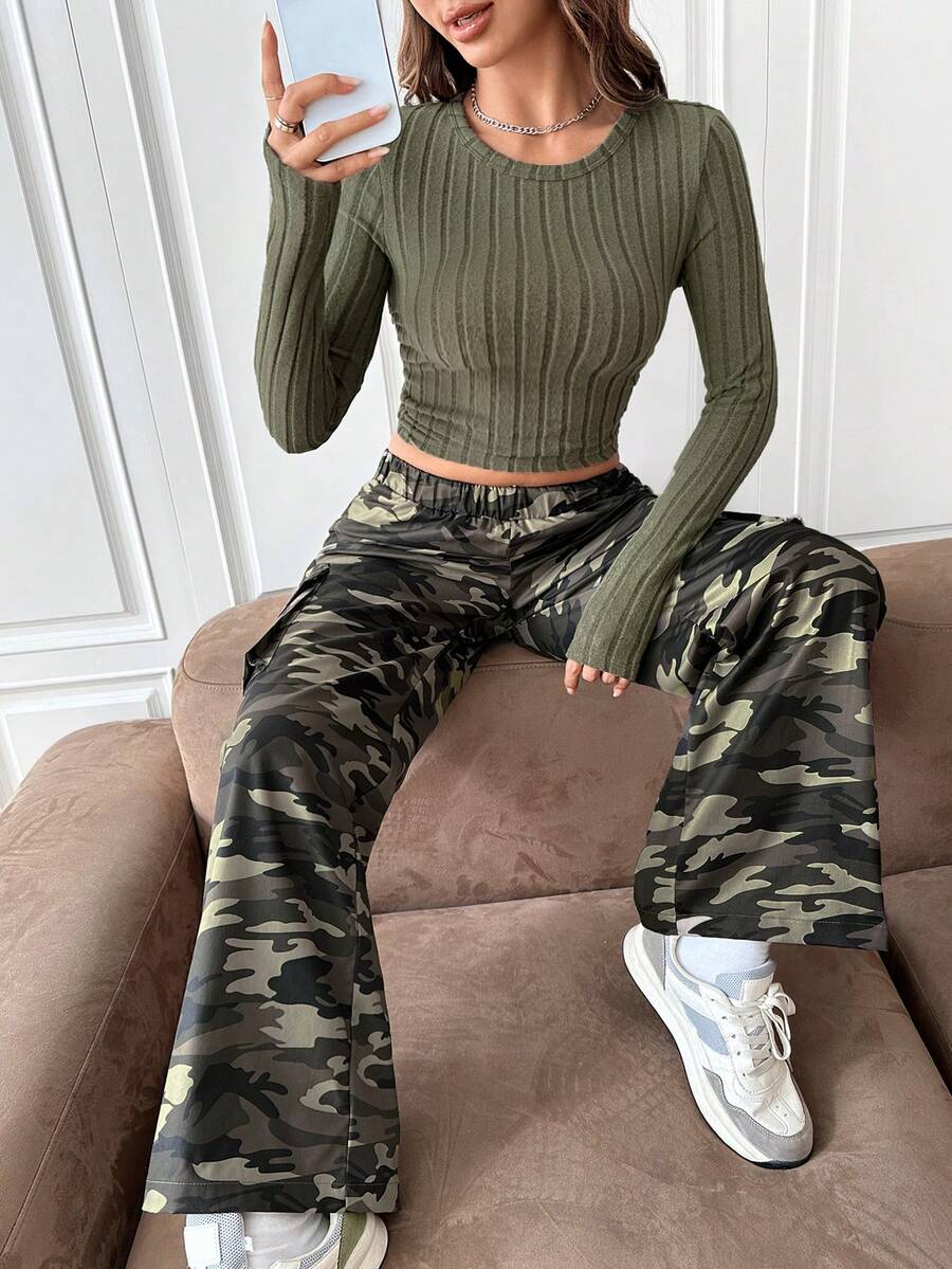 SHEIN EZwear Chất rắn Áo phông Crop & Camo In Quần ống loe - Nhiều màu - Xem 1