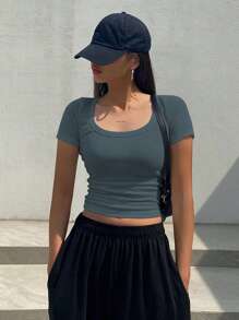 DAZY Camiseta de manga corta ajustada de color liso con pliegues, blusas cortas para mujer - Verde militar - Ver 3