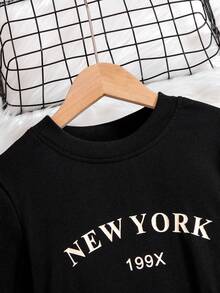 SHEIN 女童字母印花t卹+格紋a字裙套裝 - 黑色 - 查看 3