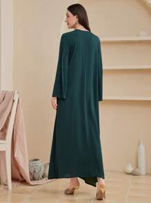 Al Najma 女士刺繡擴口袖長袍 - 墨綠色 - 查看 2