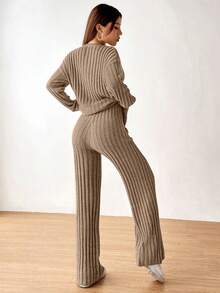 SHEIN Essnce 釦鏈前打開式長袖毛衣和針織長褲套裝 - 駝色 - 查看 2