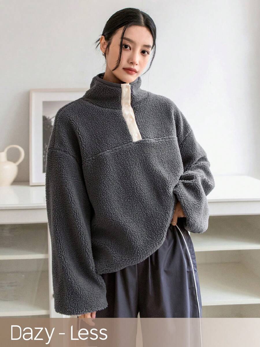 DAZY Khối màu Teddy Nút Nửa Áo nỉ Với Tương phản Màu sắc - Xám - Xem 1