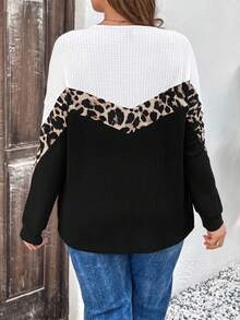 SHEIN LUNE 大碼對比豹紋印花圓領長袖休閒t恤 - 黑與白 - 查看 2