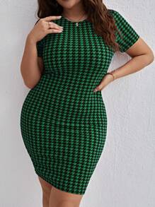 SHEIN Essnce Plus Size Short Sleeves Round Neck A-line Dress In Houndstooth Pattern - Green - View 1