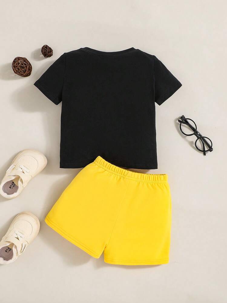 Baby Boy Casual Moon & Letter Pattern Short Sleeve T-Shirt And Solid Color Elastic Waist Shorts Set