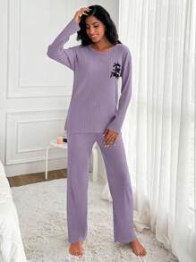 RueChic Dệt kim Trang phục mặc nhà Bộ Với Thả vai Và Mẫu chữ - Màu tím hoa cà - Xem 3