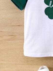 SHEIN Boys' Clover Print Raglan Sleeves Tee