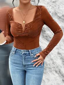 SHEIN Privé 優雅的有刻痕領長袖t恤 - 棕色 - 查看 4