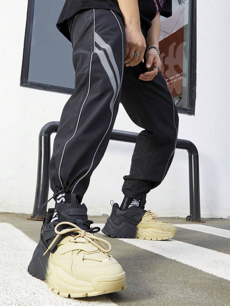 Manfinity EMRG 男士寬鬆大碼束口褲,對比側插口袋設計 - 黑色 - 查看 1