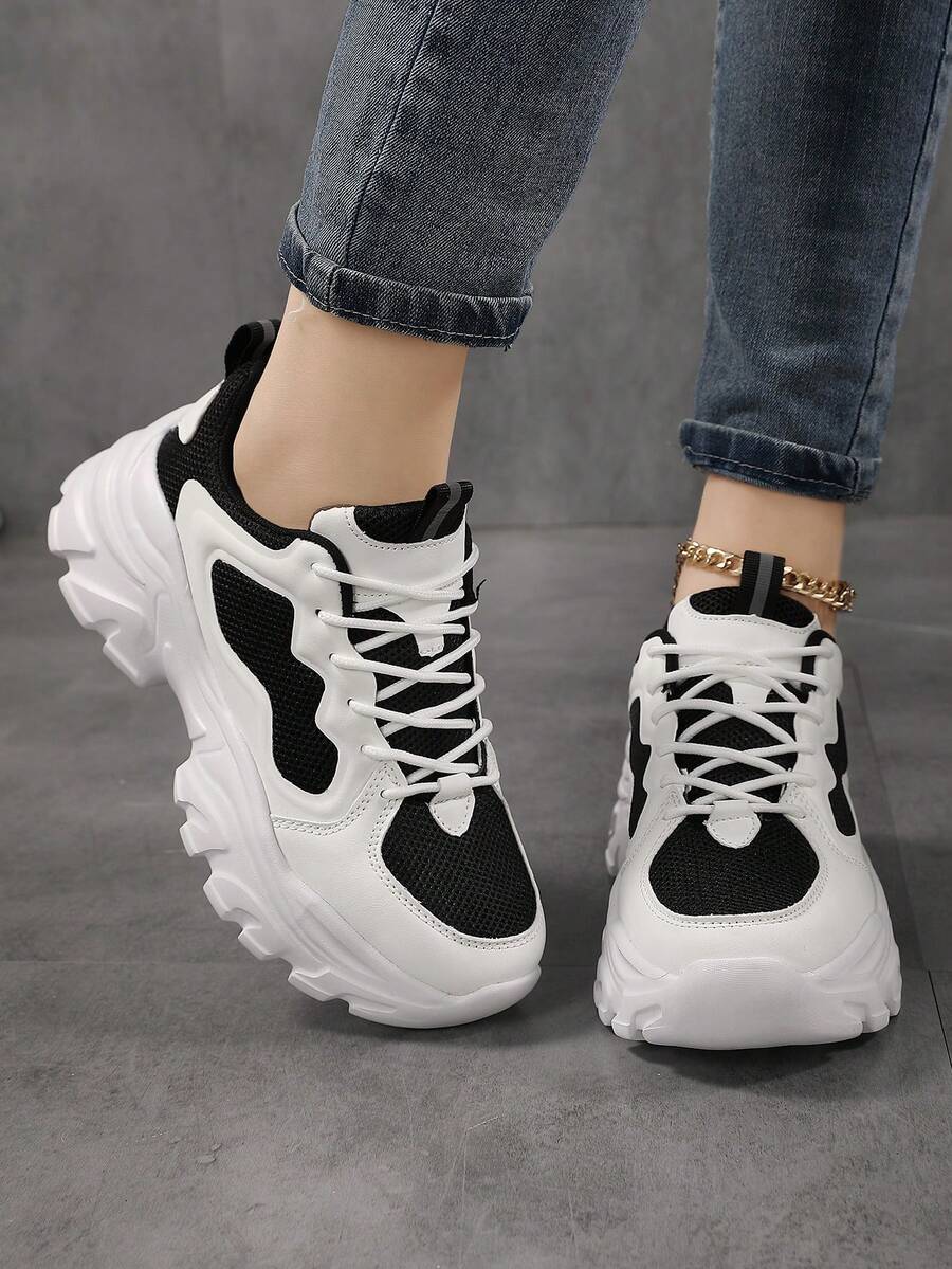 女士休閒厚底鞋，時尚透氣運動運動鞋 - 黑與白 - 查看 1