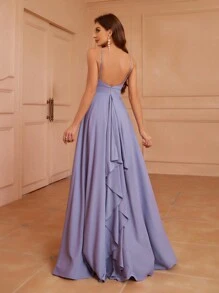 Aureia 成人伴娘礼服，带露背领口、低背、收腰、大 A 字形、不对称荷叶边下摆优雅礼服