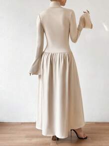 Chiquease 實色連衣裙,深圓領帶鑽小開叉設計,波浪袖 - 杏色 - 查看 4