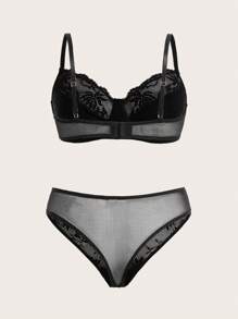 Plus Contrast Lace Underwire Lingerie Set, Bra & Panty Set - Black - View 2