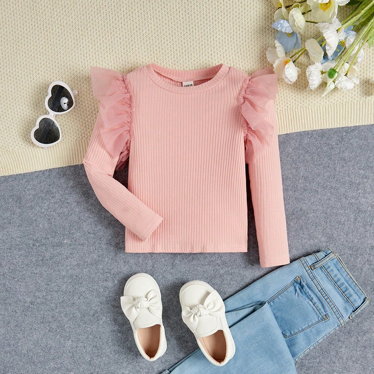Camiseta básica de manga larga con cuello redondo y manga con contraste de malla para niña