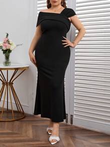 SHEIN Privé Plus Size Women's Asymmetrical Neckline Bodycon Dress With Mermaid Hem, Asymmetrical Shoulder, Romantic And Elegant For Party, Black - Black - View 6