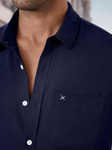 Manfinity Homme 男士字母刺繡補丁口袋襯衫