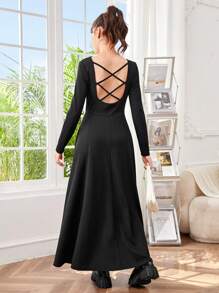 SHEIN 少女款針織純色大圓領後交叉空心連衣裙 - 黑色 - 查看 1