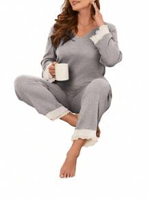 Conjunto De Pijama De Manga Longa Plus Size Com Decote Em V E Detalhes Em Patchwork - Cinza - Visão 6