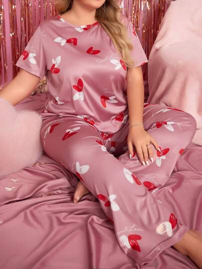 Conjunto De Pijama Para Mujeres De Talla Grande Con Camiseta De Manga Corta Con Estampado De Corazones Y Letras Y Pantalones Largos