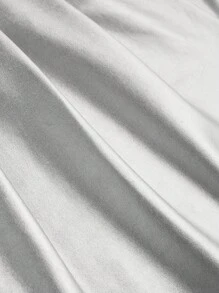 Flirla 大尺碼紙袋腰金屬調短褲 - 銀色 - 查看 3