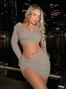 Zolique 女士多個按鈕不對稱領口上衣和裙子套裝 - 灰色 - 查看 3