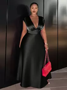 Slaydiva 大尺碼深v領純色連身裙 - 黑色 - 查看 4