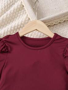 SHEIN 幼兒女孩荷葉邊短袖上衣和束帶褲兩件套 - 彩色 - 查看 4
