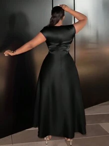 Slaydiva 大尺碼深v領純色連身裙 - 黑色 - 查看 2