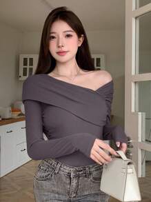 DAZY Áo thun có cổ bất đối xứng dành cho nữ - Xám - Xem 3