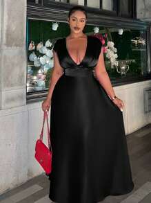 Slaydiva 大尺碼深v領純色連身裙 - 黑色 - 查看 3