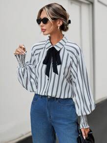 SHEIN Privé 女性條紋&印花圖案前繫帶襯衫 - 黑與白 - 查看 5