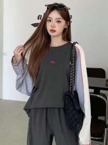 DAZY Áo thun dáng rộng phối màu tay raglan, trang trí đường may ngoài và in chữ, quần áo mùa thu, quần áo trở lại trường, áo dài tay nữ - Nhiều màu - Xem 4