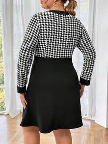 SHEIN Privé 女士加大码优雅千鸟格印花拉链长袖连衣裙，收腰设计，适合春季穿着 - 黑與白 - 查看 3