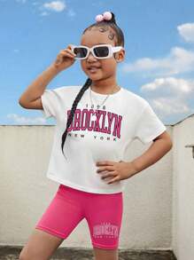 SHEIN 2入組幼兒女童休閒字母印花短袖t恤和騎行褲套裝 - 彩色 - 查看 1