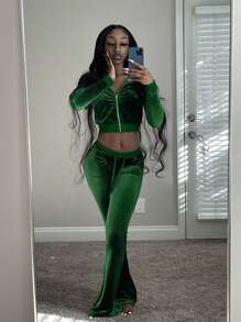 Women's Casual Solid Long Sleeve Cropped Zipper Sweatshirt And Skinny Flared Pants Sports Set, Fall/Winter - Dark Green - View 1