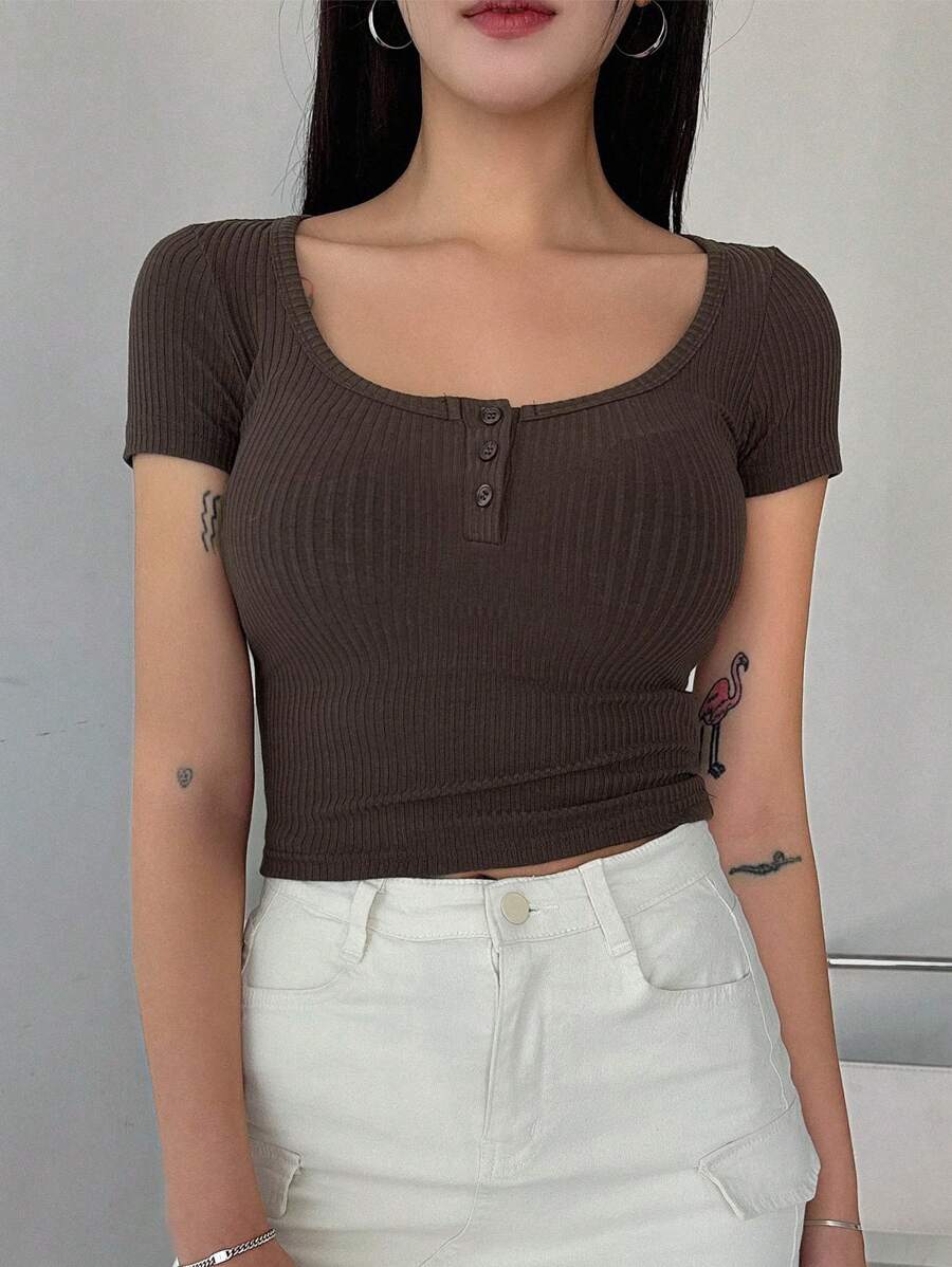 DAZY 鈕扣半排扣,有溝紋,修身版型針織t恤 - 咖啡棕 - 查看 1