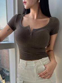 DAZY 鈕扣半排扣,有溝紋,修身版型針織t恤 - 咖啡棕 - 查看 5