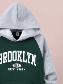 SHEIN Sudadera con capucha de colores contrastantes y gráfico con letra para niño preadolescente