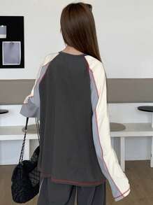 DAZY Áo thun dáng rộng phối màu tay raglan, trang trí đường may ngoài và in chữ, quần áo mùa thu, quần áo trở lại trường, áo dài tay nữ - Nhiều màu - Xem 2